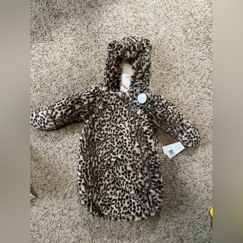 NWT Carter's infant snowsuit 0-6M